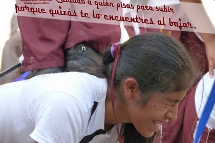 Cuidado a quién pisas al subir porque quizás te lo encuentres al bajar